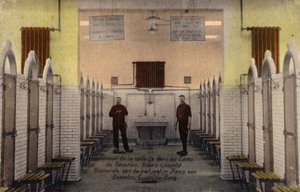 Innenansicht der Bäder im Lager Beverloo von Belgian Photographer