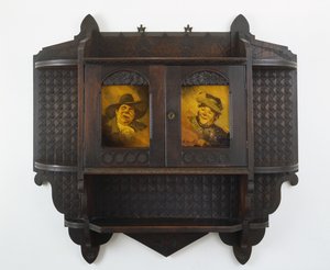 Hängeschrank mit Keramikplatten, um 1890er