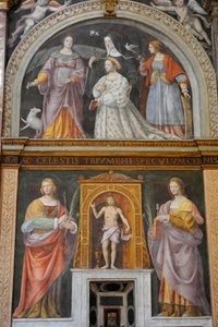 Heilige Apollonia und Heilige Lucia, oben Ippolita Sforza umgeben von Heiligen und Nonnen, Fresko von Bernardino Luini in der Kirche von Sankt Mauritius im Maggiore-Kloster, Mailand, Lombardei, Italien von Bernardino Luini