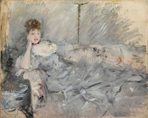 Frau in Grau liegend