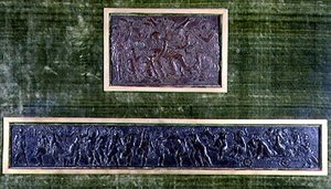 Der Triumph des Bacchus und die Kreuzabnahme Christi von Bertoldo di Giovanni