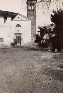 Album des Ersten Weltkriegs in Friaul-Julisch Venetien: die Kirche von Soleschiano Manzano, 01-03/1916 von Bietti Bietti