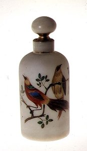 Opalflasche mit Stopfen, mit vergoldeter und emaillierter Dekoration, Mitte 19. Jahrhundert von Bohemian School