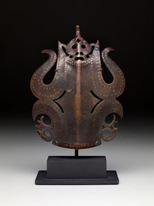 Kriegerkopfschmuck: Frontalfigur