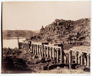 Ruinen des Tempels der Isis in Ägypten - Fotografie der Zangali-Brüder, Ende des 19. Jahrhunderts von Brothers Zangaki
