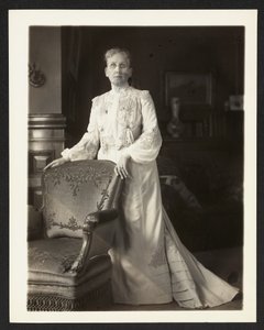 Mrs. John Arbuckle von Burr William McIntosh