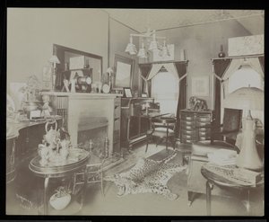Ein Wohnzimmer im Haus des Dramatikers Henry Martyn Blossom, 23 East 30th Street, New York, 1908 von Byron Company
