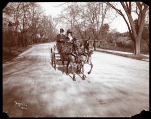Anna Held und Florenz Ziegfeld fahren in einer Pferdekutsche, New York, 1904