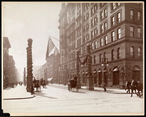Dekorationen für die Dewey-Parade im Waldorf Astoria Hotel, 33rd Street und 5th Avenue, New York, 1899