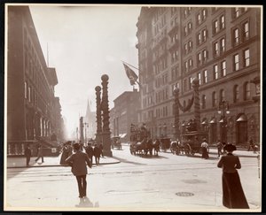 Dekorationen für die Dewey-Parade vor dem Waldorf Astoria Hotel in der 33rd Street und 5th Avenue, New York, 1899