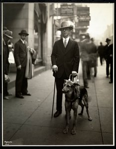 Herr Himmel von der New York Association for the Blind, 111 East 59th Street, New York, 1930 von Byron Company