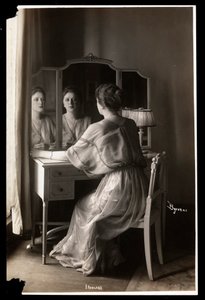 Porträt von Jobyna Howland an ihrem Schminktisch, 1908-9