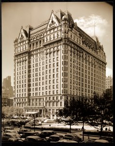 Das Plaza Hotel, 5th Avenue und 59th Street, New York, ca. 1937 von Byron Company