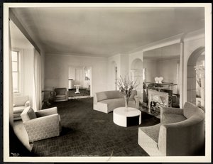 Das Wohnzimmer des Penthouses im Hotel St. Regis, 1937 von Byron Company