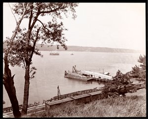 Blick nordostwärts von Riverside Drive und Park auf den Hudson River, New York, ca. 1893