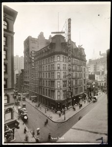Ansicht des Grand Hotels an der 31st Street und Broadway, New York, ca. 1914 (Silbergelatineabzug) von Byron Company