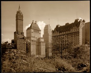 Ansicht des Savoy Plaza Hotels, 59th Street und Fifth Avenue, New York, ca. 1937 von Byron Company