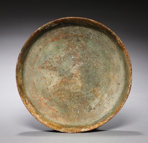 Tiefer Teller mit Falke und Laubwerk, 1100er Jahre