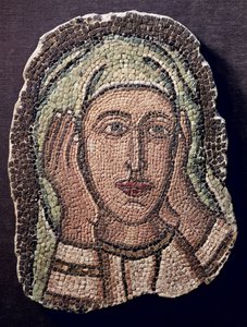 Kopf einer der Heiligen Frauen, aus der Türkei (Mosaik) von Byzantine