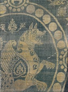 Stoff, der einen Simurgh in einer Perlenumgebung darstellt, aus Konstantinopel (Detail) von Byzantine School