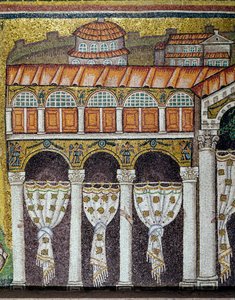 Ansicht des Palastes des byzantinischen Kaisers Theoderich der Große. Detail. Seitliches Mosaik des Mittelschiffs, Basilika von Sant
