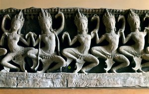 Die Apsaras, sehr junge und schöne Wesen, die im Hof von Indra tanzten. Hinduistische Mythologie. Khmer-Kunst, Bayon-Tempel