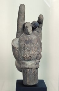 Hand von einer kolossalen Statue von Shiva, aus Koh Ker, Kompong Thom Provinz