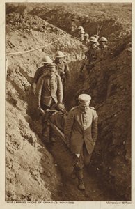 Gefangene Deutsche tragen einen verwundeten kanadischen Soldaten auf einer Trage, Erster Weltkrieg von Canadian Photographer