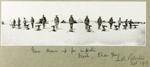 Zur Inspektion aufgestellte Kanonen am Strand, Khan Yunis, September 1917