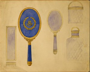 Eine Auswahl von Designs aus dem Haus Carl Fabergé, darunter ein ovaler Handspiegel, ein kleinerer Spiegel und zwei montierte Flaschen von Carl Fabergé