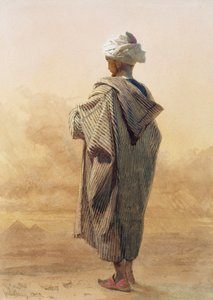 Kairo, ein Araber in der Dämmerung vor den Pyramiden