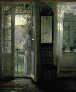 Mädchen auf einem Balkon stehend