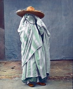 Marokko, voll verschleierter Maure, Bilddatum: ca. 1910. Carl Simon Archiv von Carl Simon