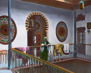 Nordmarokko, marokkanische Frau in Galerie, Bilddatum: ca. 1910. Carl Simon Archiv