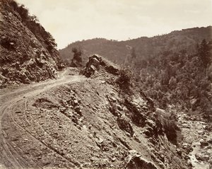 Sulphur Creek und Flume-Straße zu den Geysiren, 1868-70, gedruckt ca. 1876 von Carleton Emmons Watkins
