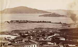 Alcatraz & Black Pt. vom Russian Hill, S.F. von Carleton Watkins