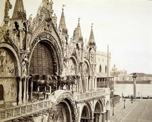 Die Pferde der Basilika San Marco in Venedig - Fotografie von C. Naya von Carlo Naya