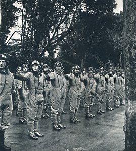 Gekleidete Reihen, 1941