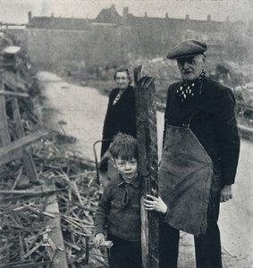Familie aus dem East End, 1941 von Cecil Beaton
