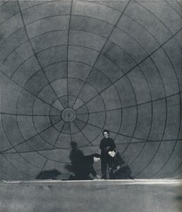 Die WAAFS arbeiten an einem Ballon, 1941 von Cecil Beaton