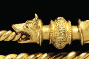 Hochbedeutende La-Tène-Kriegerfibel, Detail von Celtic