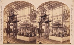 Ansicht des chinesischen Hofes, Hauptgebäude, Centennial Exhibition, Philadelphia von Centennial Photographic Co.