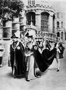 König George V. und Königin Mary in den Roben der Ritter des Hosenbandordens, Windsor, 1937