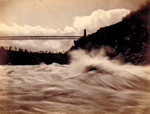 Die Stromschnellen, unterhalb der Hängebrücke