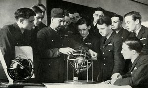 RAF-Personal lernt Navigation während des Zweiten Weltkriegs, 1941