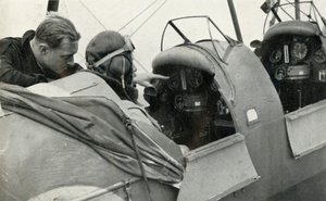 RAF-Pilot lernt während des Zweiten Weltkriegs fliegen