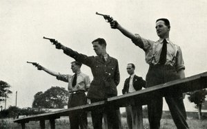Revolverübungen an der Elementary Flying Training School, 1941