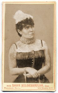 Porträt von Nora Hilderbrandt, ca. 1893 von Charles Eisenmann