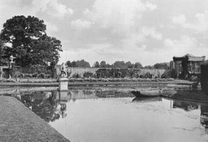 In Westbury: Ein Hellseher und der kleinere Pavillon von Charles Latham
