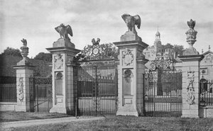 Drayton: Die Vorhof-Tore von Charles Latham